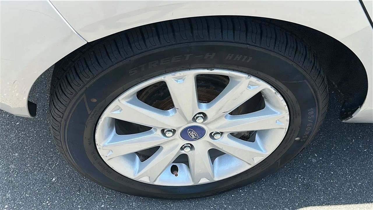Used 2012 Ford Fiesta SE FWD image 18