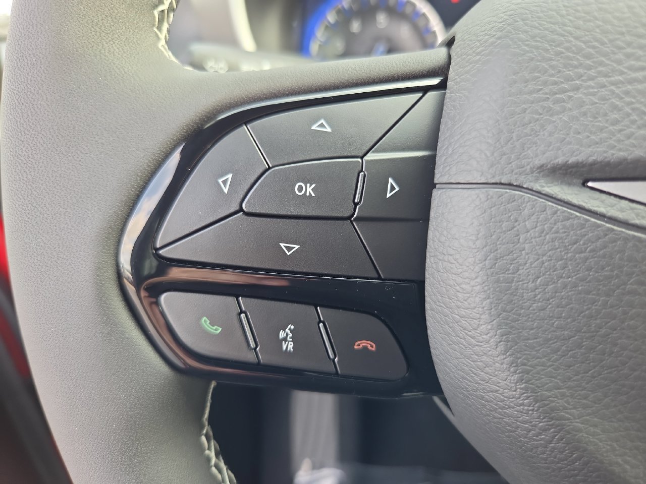 New 2027 Chrysler Pacifica Limited w/ Family Tech Group FWD image 32