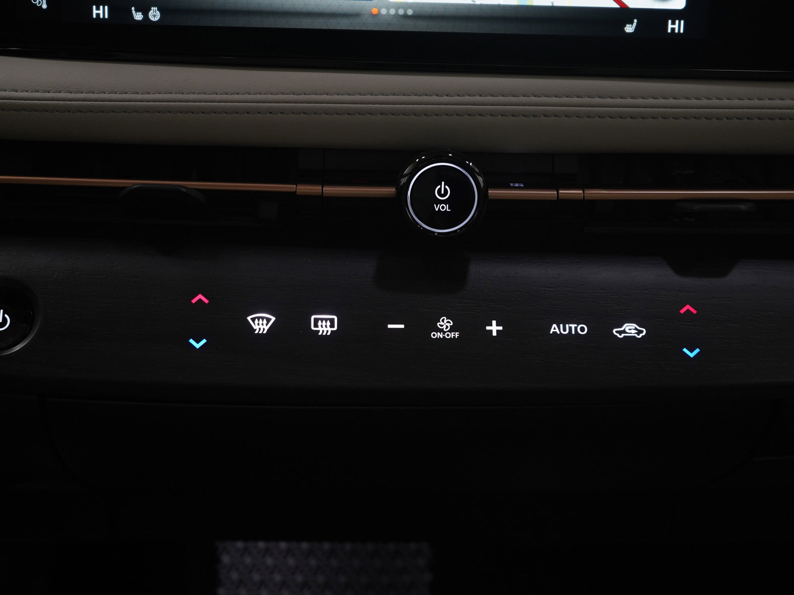 Used 2023 Nissan Ariya AWD image 18