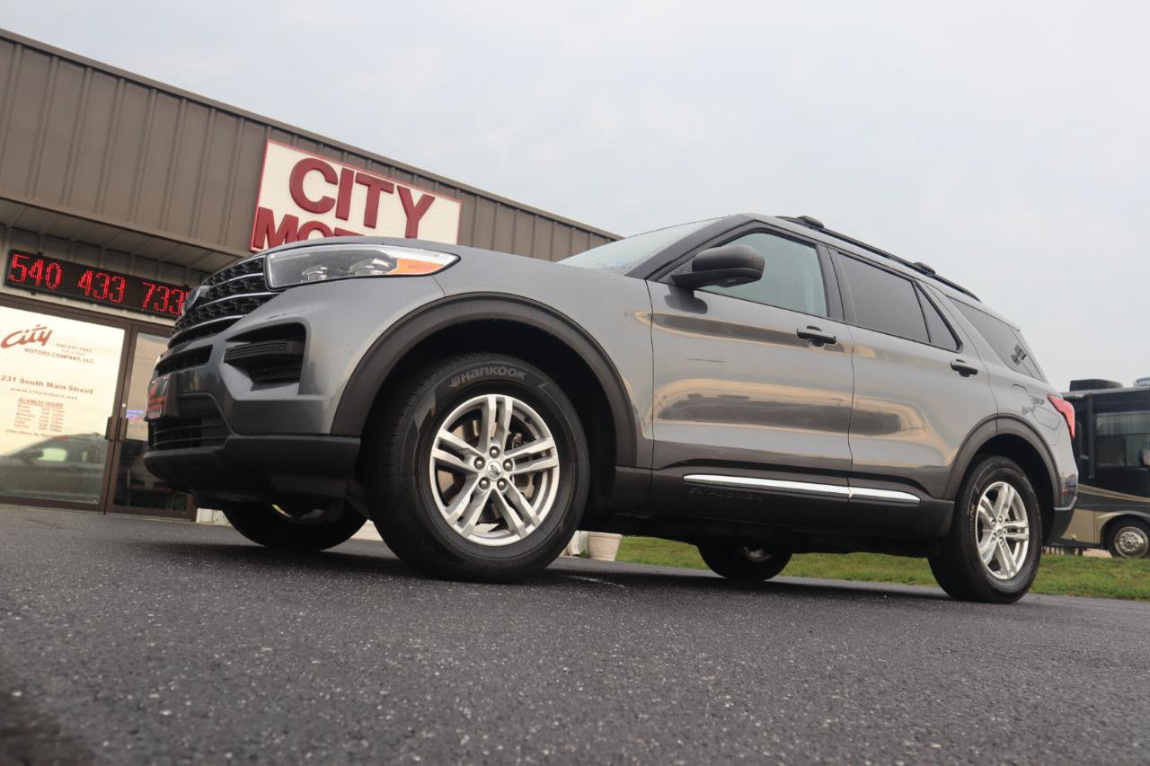 Used 2023 Ford Explorer XLT AWD/4WD image 16