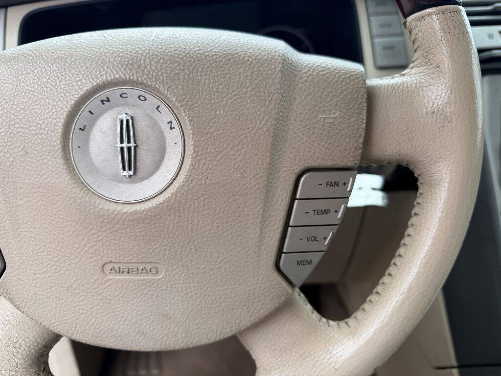 Used 2004 Lincoln Navigator Ultimate AWD/4WD image 18