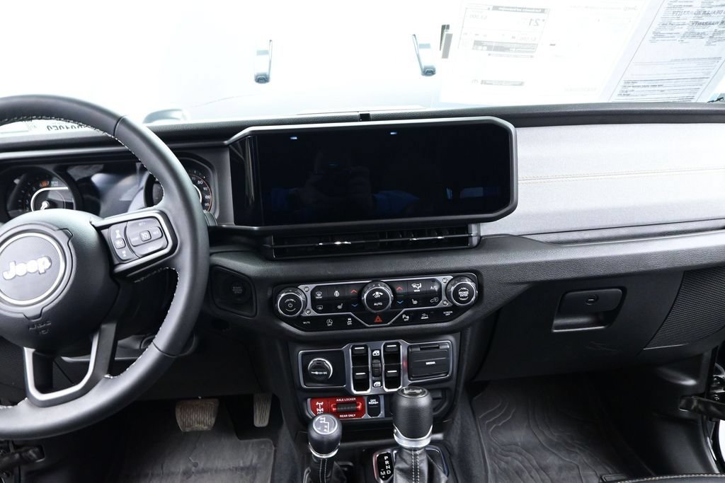 Used 2025 Jeep Wrangler Unlimited Sport AWD/4WD image 23