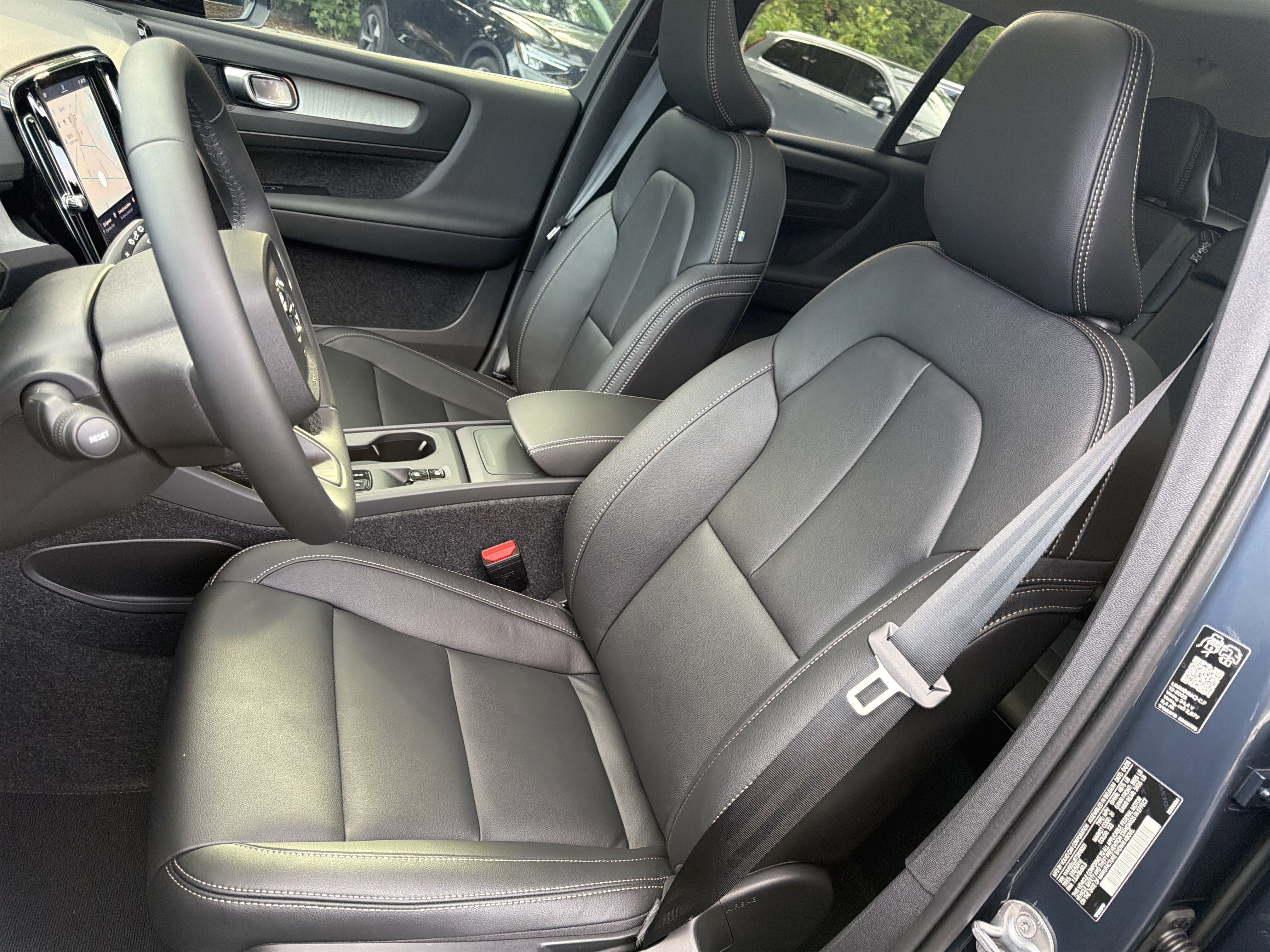 New 2026 Volvo XC40 B4 Core w/ Climate Package FWD image 15