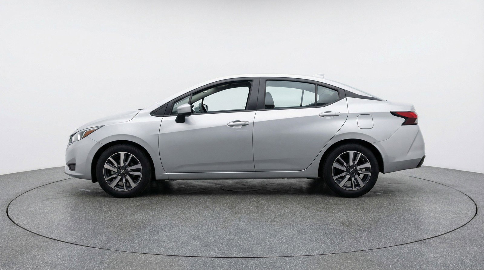 Used 2025 Nissan Versa SV FWD image 5