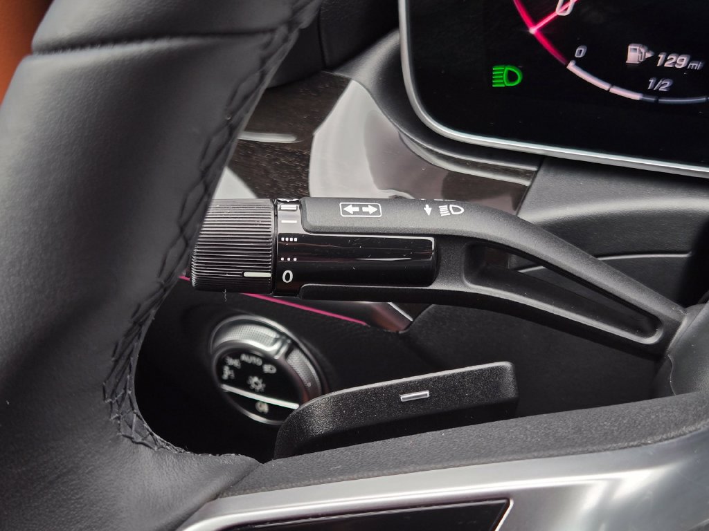 Used 2025 Mercedes-Benz C 300 Sedan image 27