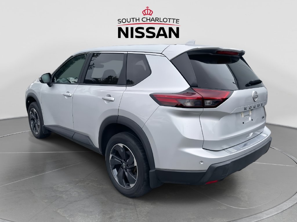 Used 2024 Nissan Rogue SV FWD image 4