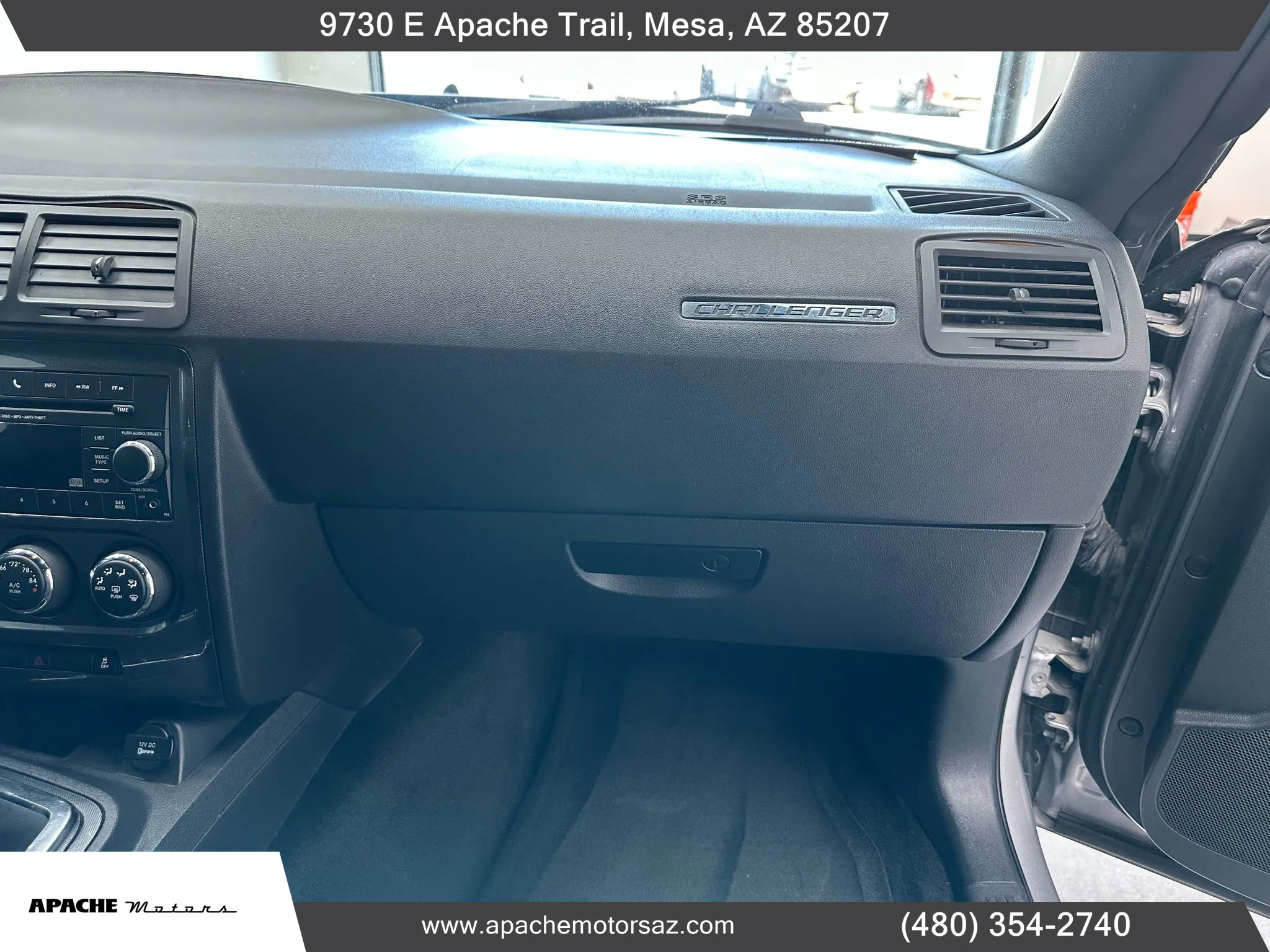 Used 2014 Dodge Challenger SXT image 35