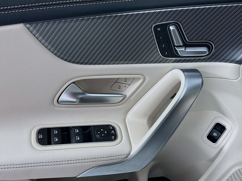 Used 2025 Mercedes-Benz CLA 250 4MATIC image 17