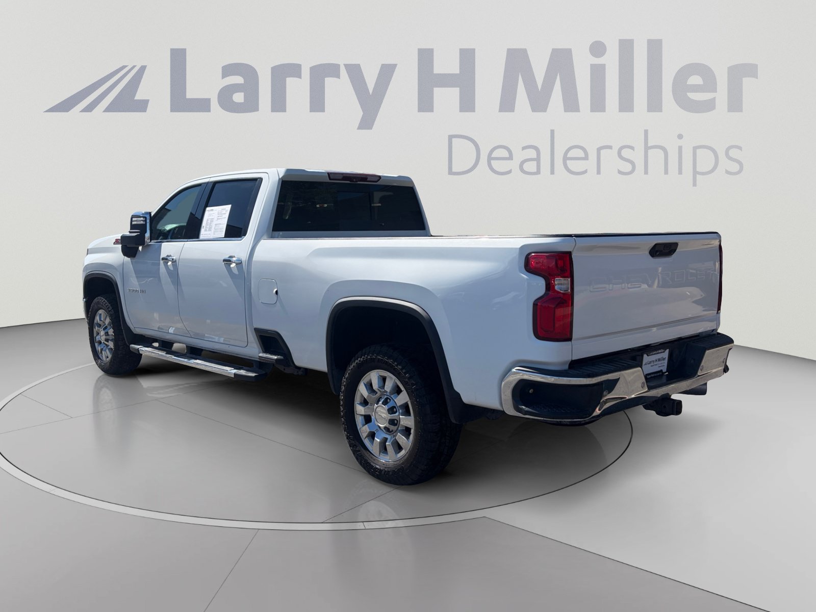 Used 2020 Chevrolet Silverado 3500 LTZ w/ LTZ Premium Package AWD/4WD image 3