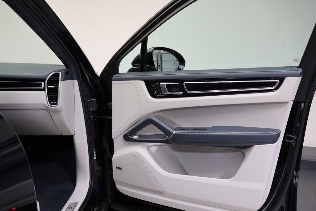 Certified 2023 Porsche Cayenne Turbo S image 41