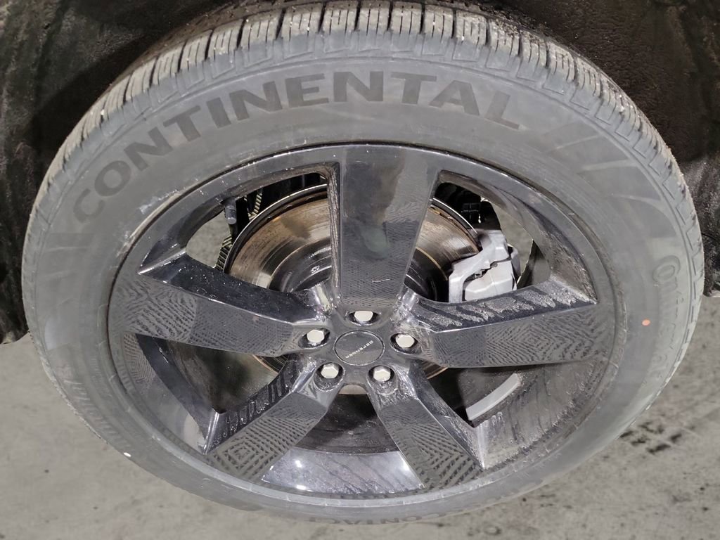 New 2026 Land Rover Defender 130 X-Dynamic SE image 10