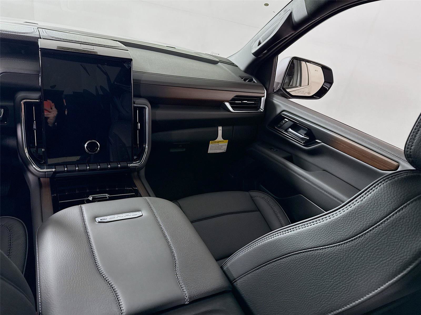 New 2026 GMC Yukon XL Denali w/ Denali Reserve Package AWD/4WD image 18