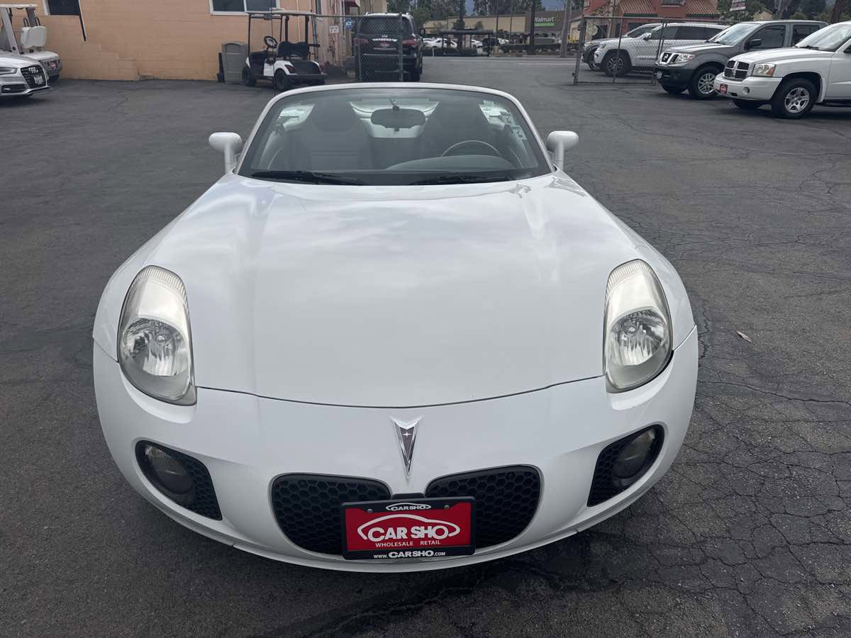 Used 2009 Pontiac Solstice GXP RWD image 2