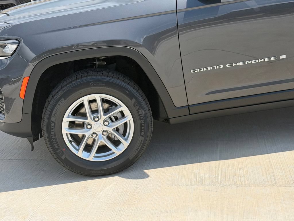 New 2026 Jeep Grand Cherokee Laredo RWD image 9