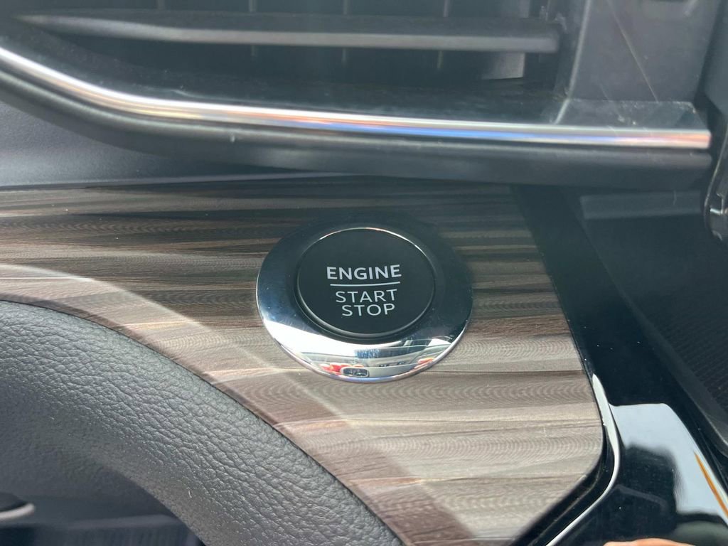 Used 2022 Ford Explorer Limited image 23