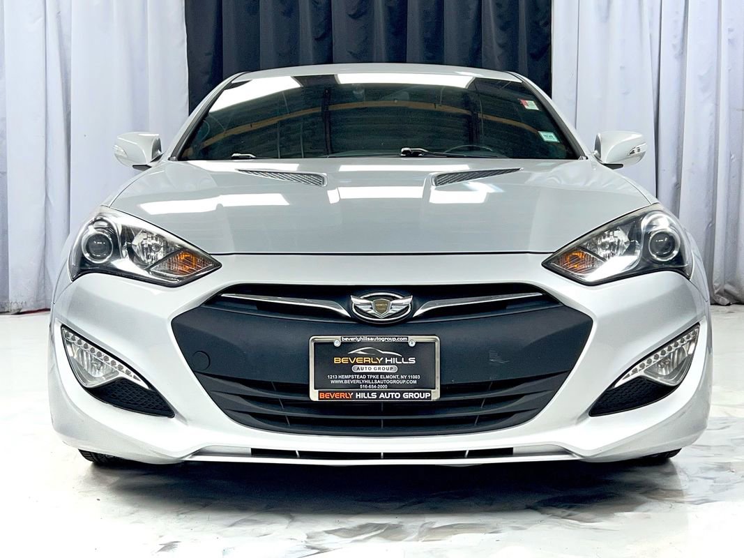Used 2015 Hyundai Genesis 3.8 image 2