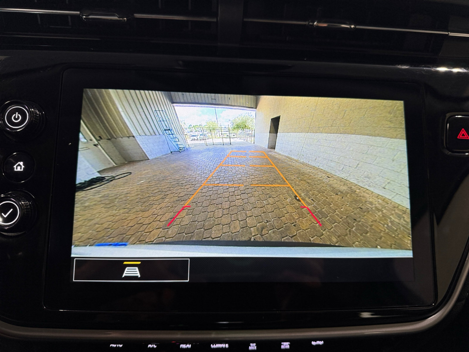 Used 2023 Chevrolet Bolt EUV LT FWD image 13