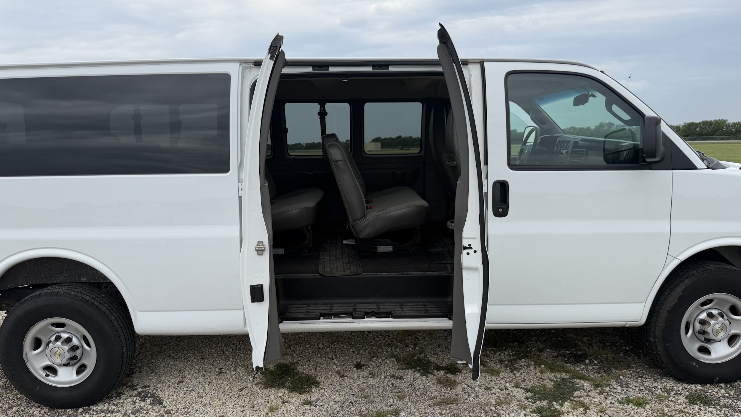 Used 2024 Chevrolet Express 3500 LS RWD image 21