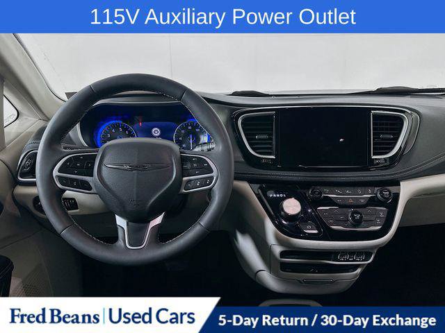 Certified 2022 Chrysler Pacifica Touring-L w/ Uconnect Theater Family Group image 24