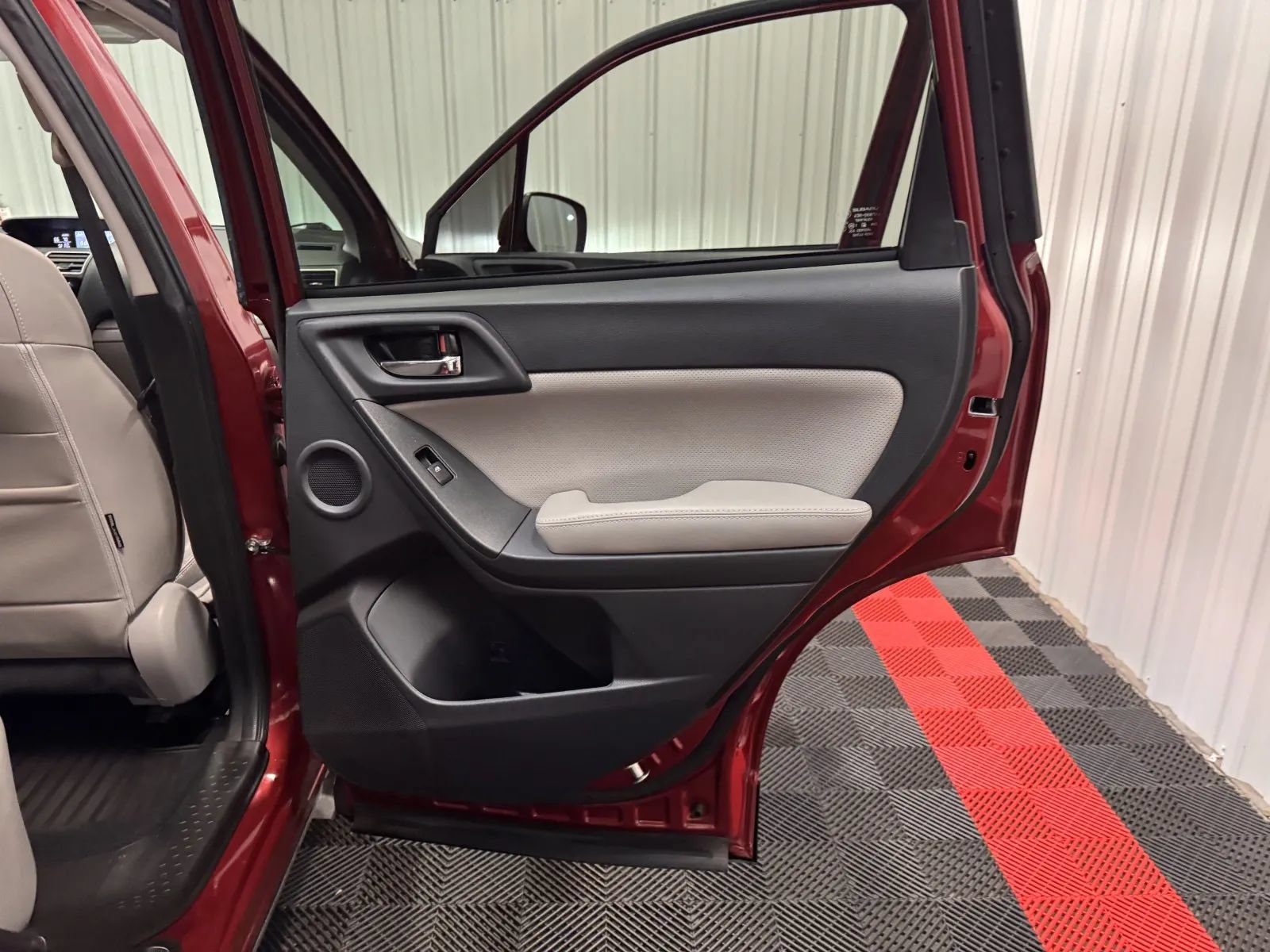 Used 2016 Subaru Forester 2.5i Touring w/ Popular Package #1 AWD/4WD image 39