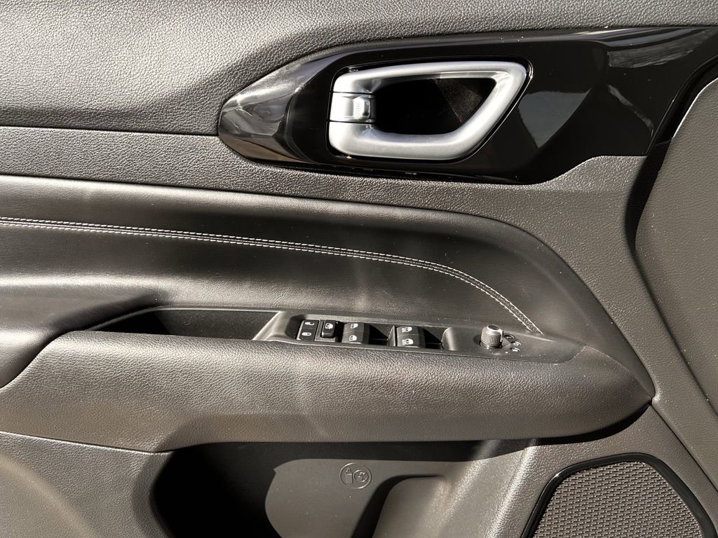 Used 2023 Jeep Compass High Altitude image 25