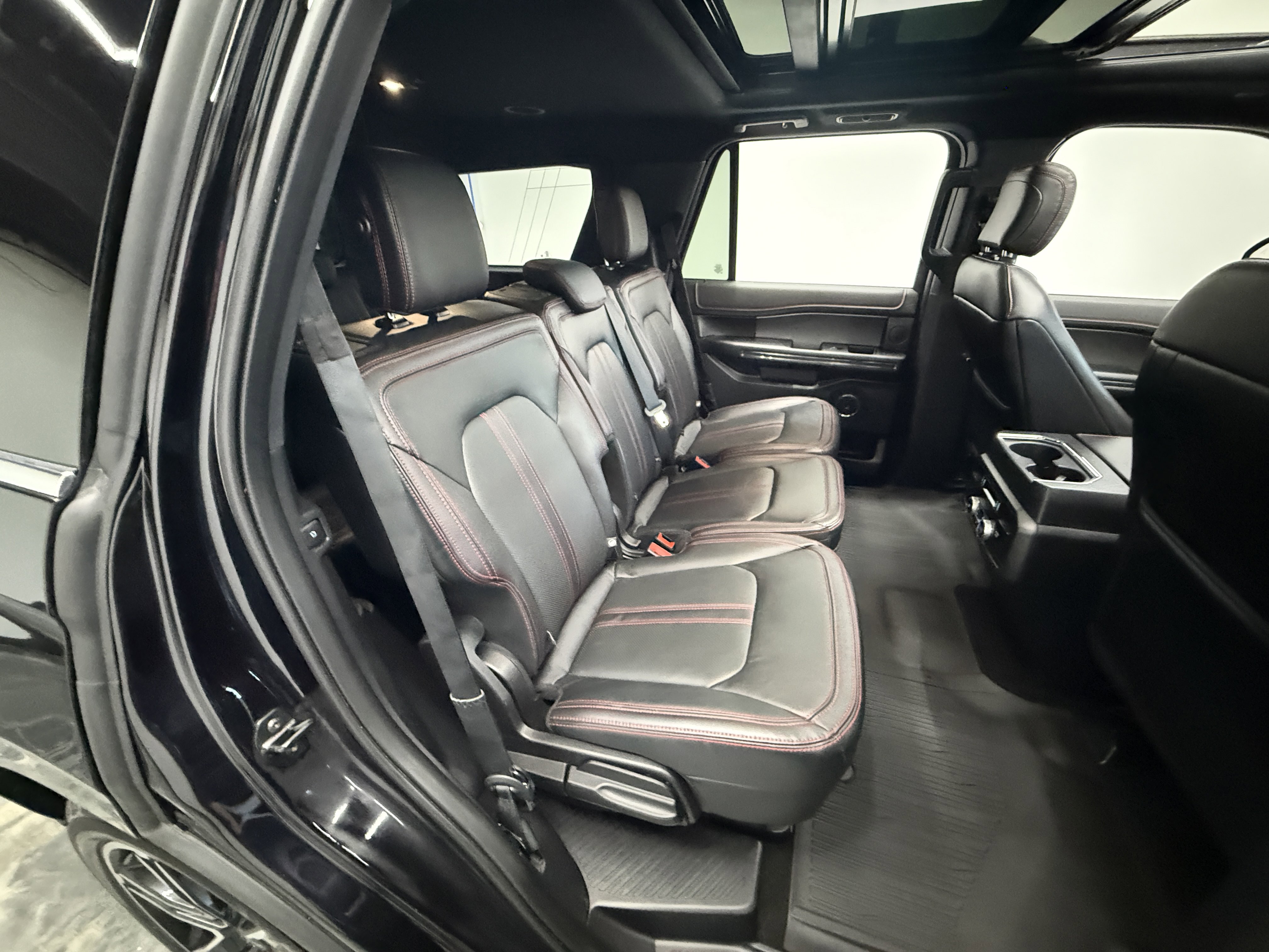 Used 2019 Ford Expedition Limited w/ Equipment Group 303A AWD/4WD image 27