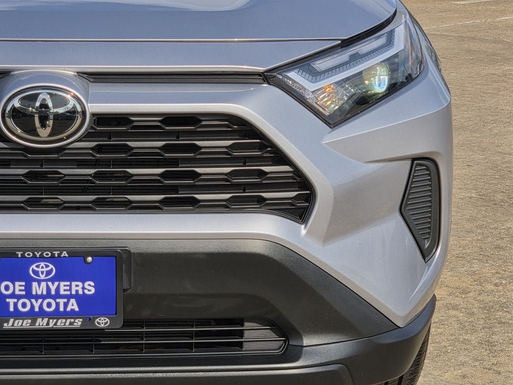 Used 2025 Toyota RAV4 XLE FWD image 4