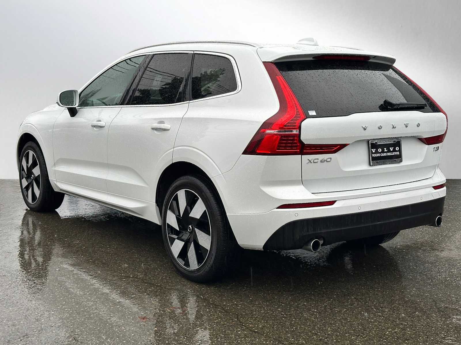 Used 2020 Volvo XC60 T5 Momentum image 5