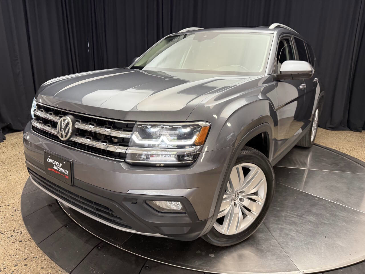 Used 2019 Volkswagen Atlas SE w/ Panoramic Sunroof Package image 3