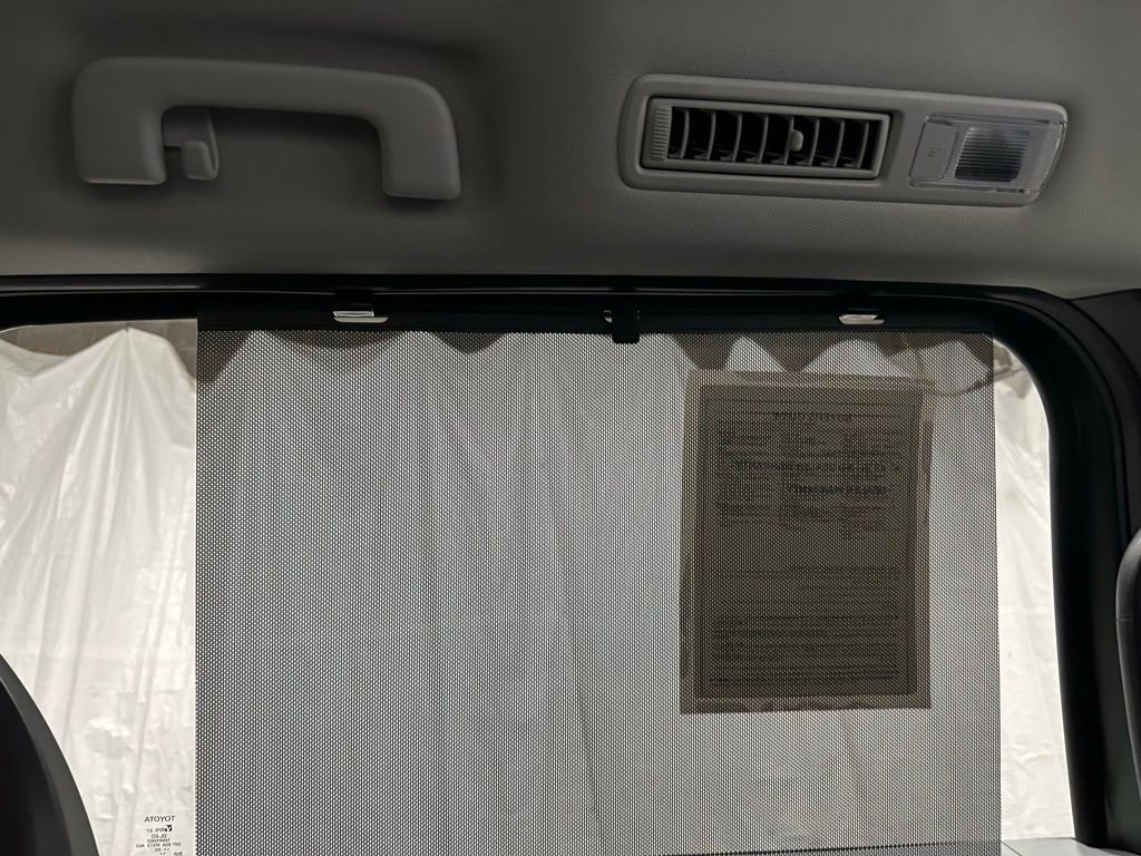 Used 2025 Toyota Sienna LE image 45