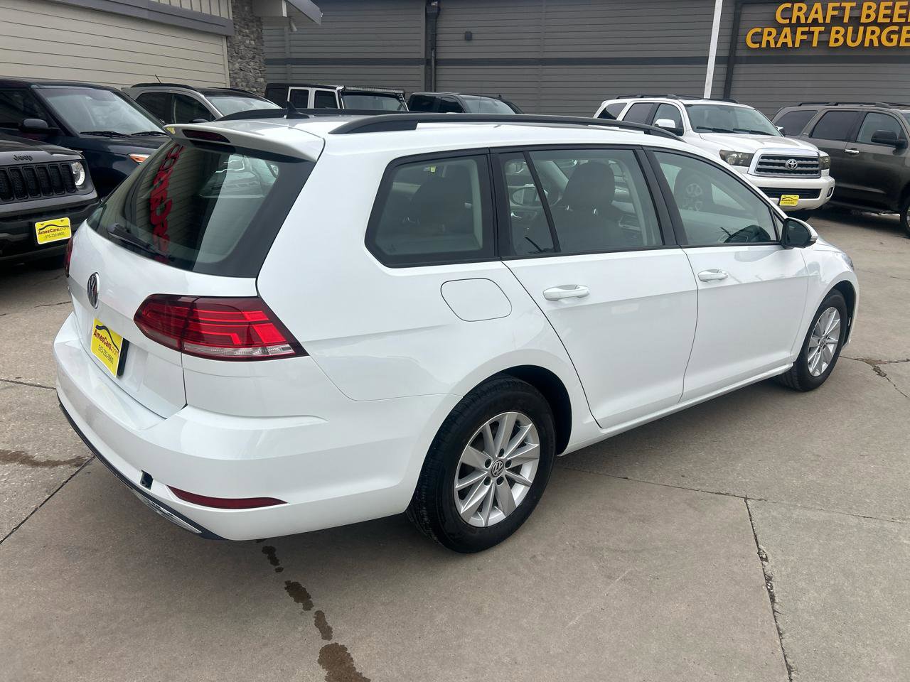 Used 2019 Volkswagen Golf S image 3