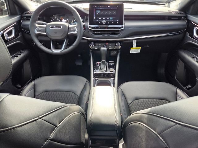 Used 2026 Jeep Compass Latitude image 13