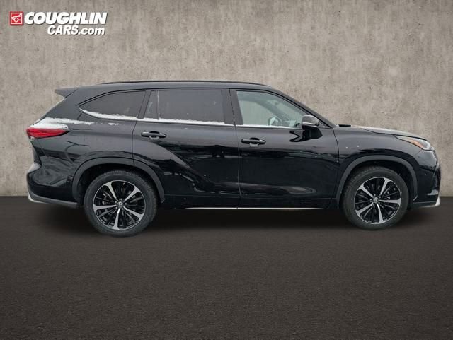 Used 2021 Toyota Highlander XSE image 8
