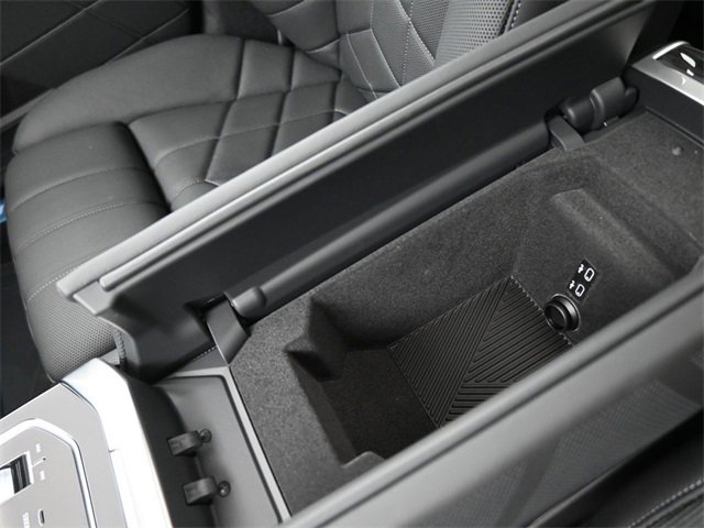 New 2025 BMW 740i xDrive w/ Executive Package image 4