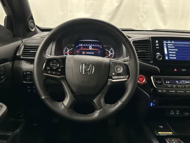 Certified 2025 Honda Passport Black Edition image 15