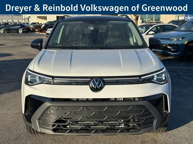 New 2026 Volkswagen Taos SE image 2