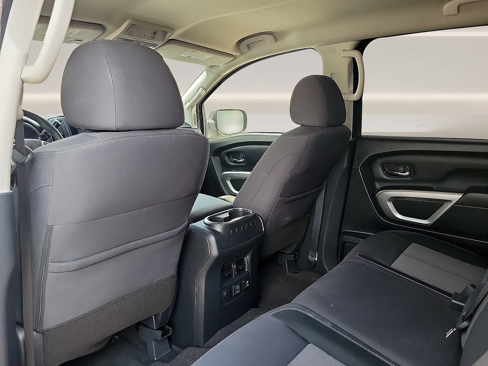Used 2024 Nissan Titan SV w/ SV Convenience Package AWD/4WD image 9