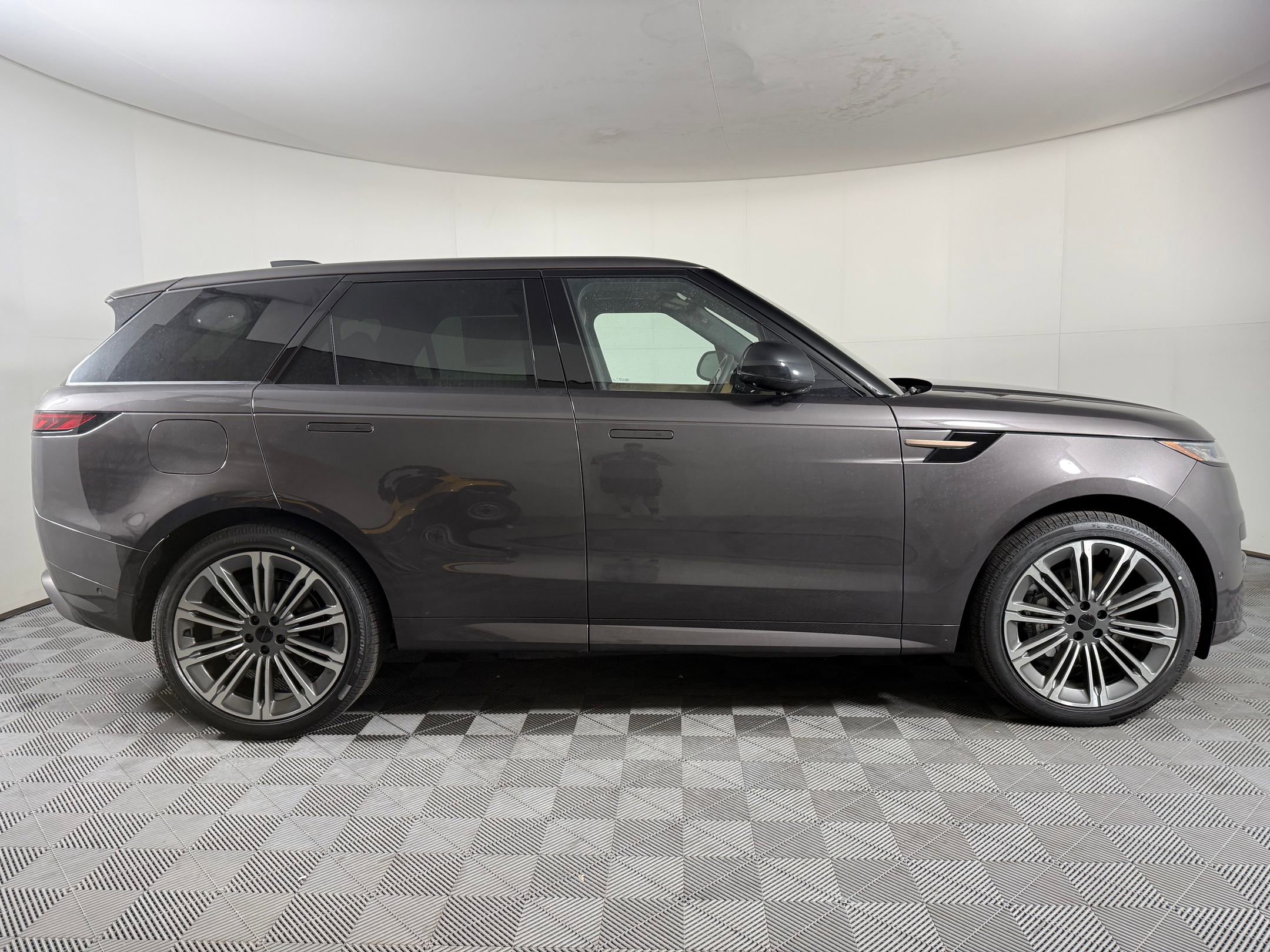 New 2026 Land Rover Range Rover Sport Dynamic SE AWD/4WD image 7