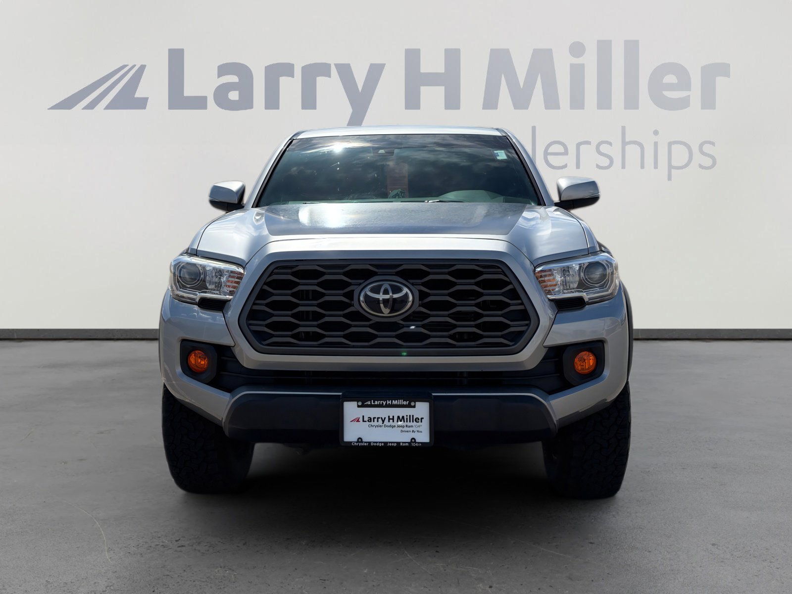 Used 2020 Toyota Tacoma TRD Off-Road w/ Technology Package AWD/4WD image 9