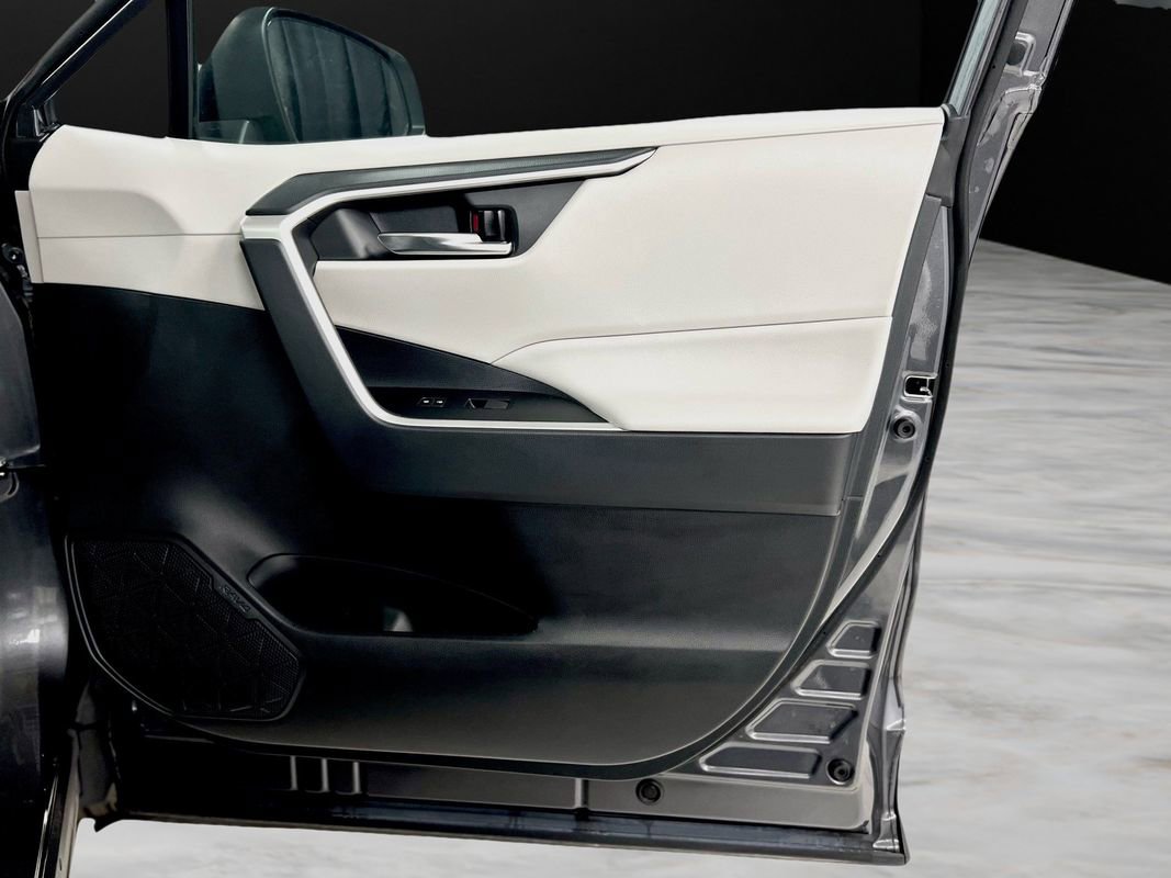 Used 2019 Toyota RAV4 XLE w/ All Weather Liner Package AWD/4WD image 50