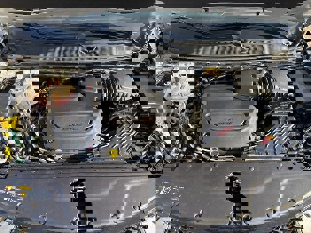 Used 2024 Chrysler Pacifica Touring-L image 2