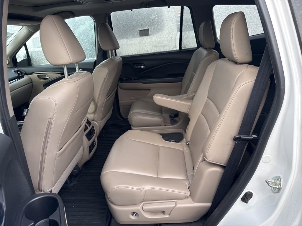 Used 2021 Honda Pilot Touring image 11