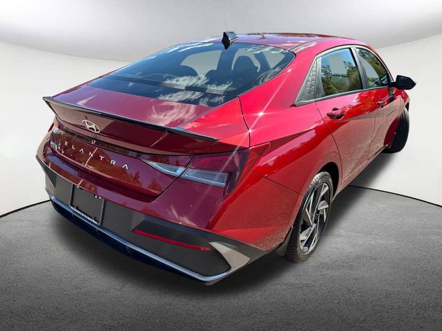 Used 2025 Hyundai Elantra Sport image 13