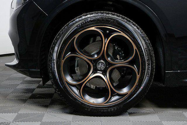 New 2025 Alfa Romeo Stelvio Sprint AWD/4WD image 4