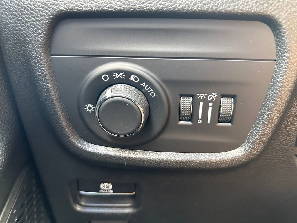 Certified 2023 Jeep Grand Cherokee L Laredo AWD/4WD image 19