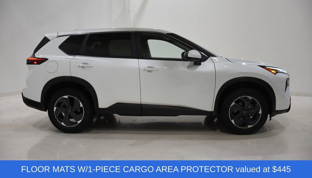 Used 2024 Nissan Rogue SV image 3