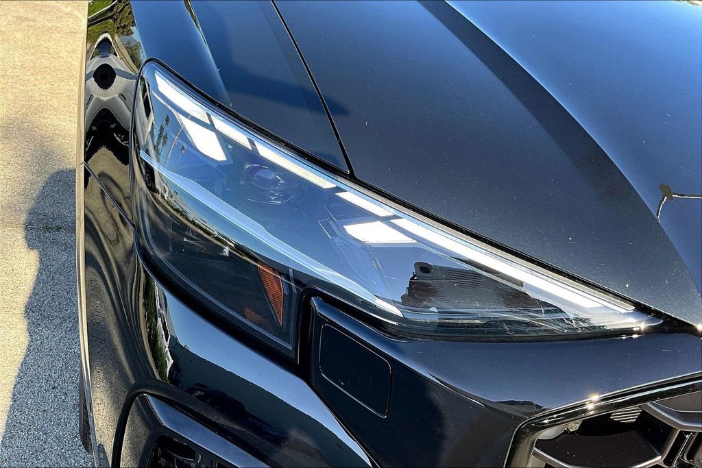 Used 2024 Audi SQ8 Premium Plus AWD/4WD image 32