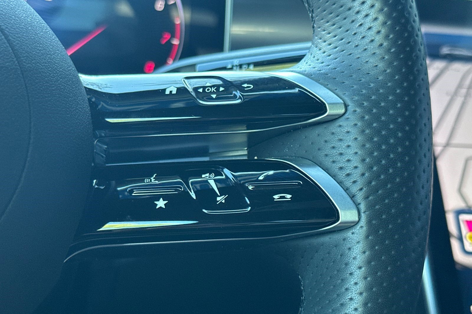 Used 2024 Mercedes-Benz GLC 300 image 33