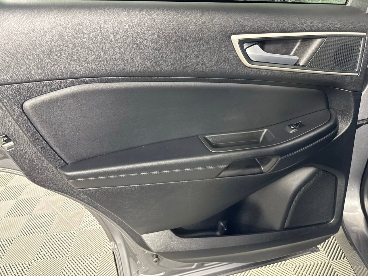 Used 2024 Ford Edge SEL image 22