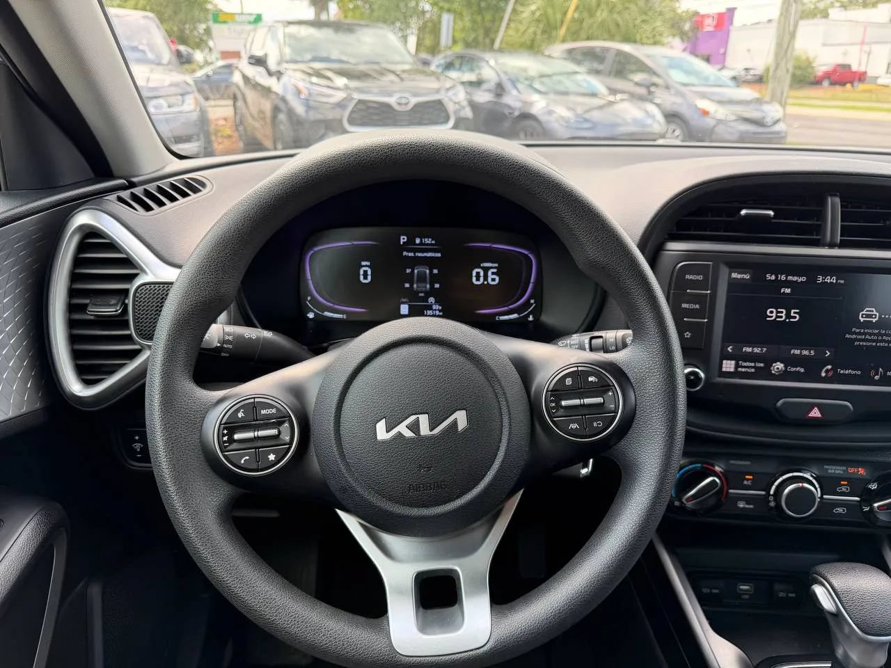 Used 2025 Kia Soul LX w/ LX Technology Package FWD image 17